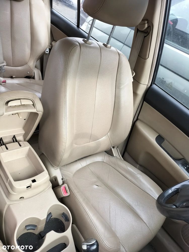 KOMPLET FOTELI  SKÓRZANYCH PRZÓD TYŁ 3 RZĄD KIA CARENS III 06-12r KOD LAK. 1U - 3