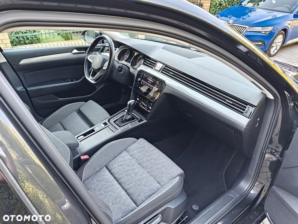 Volkswagen Passat - 4