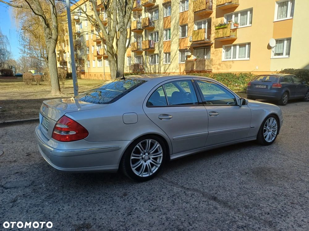 Mercedes-Benz Klasa E 240 4Matic Avantgarde - 22