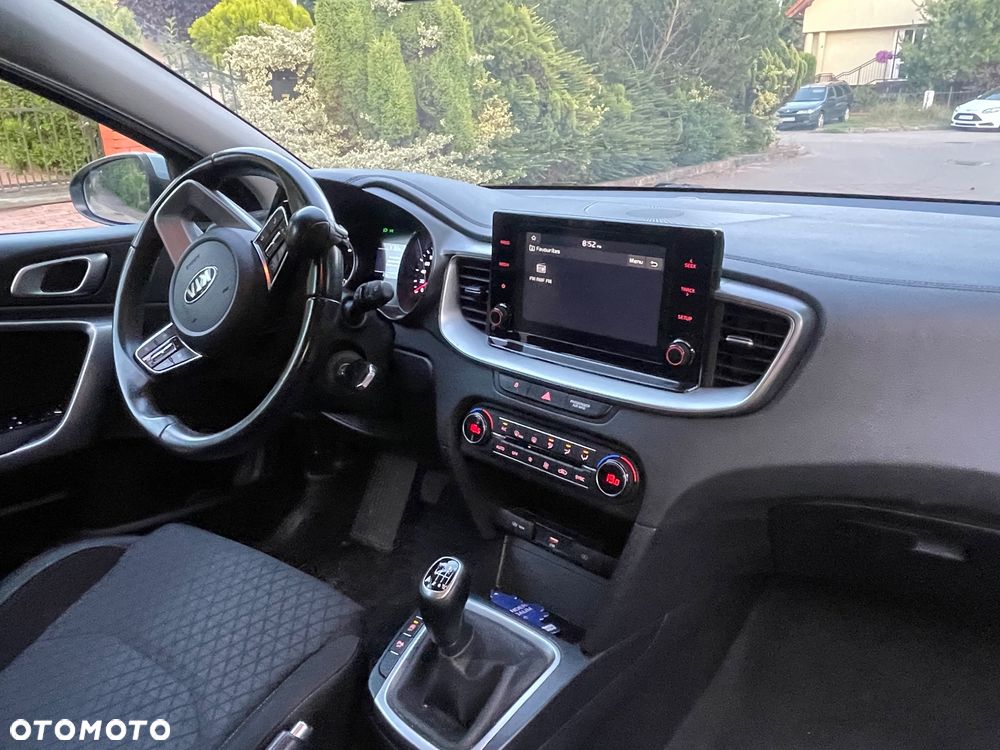Kia Ceed - 10