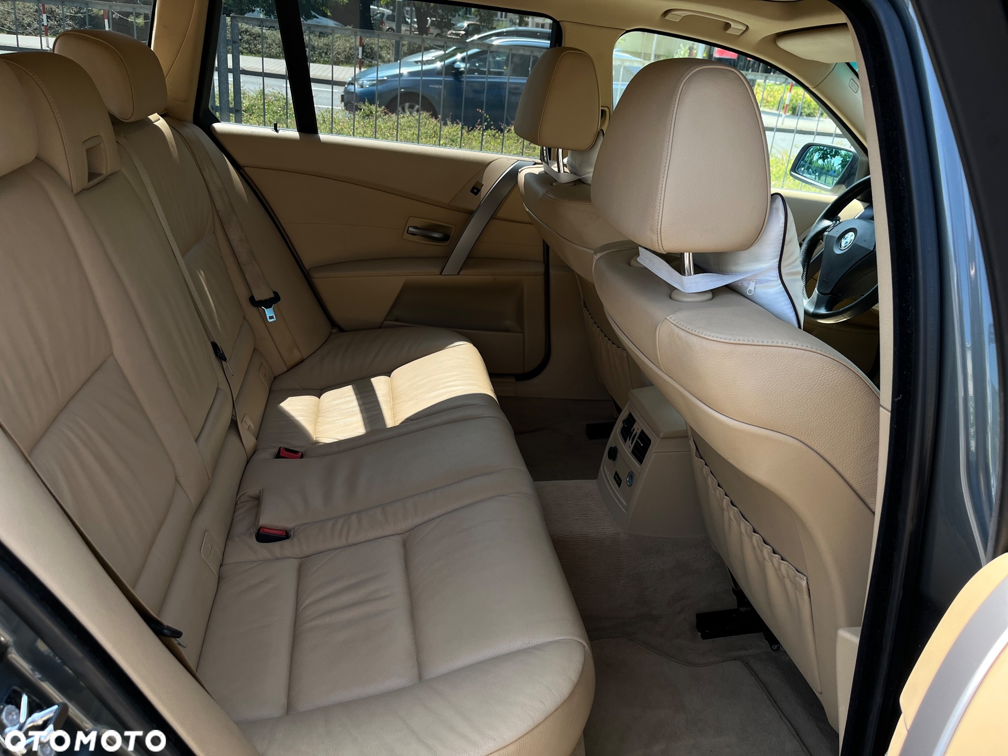 BMW Seria 5 525xi Touring - 9