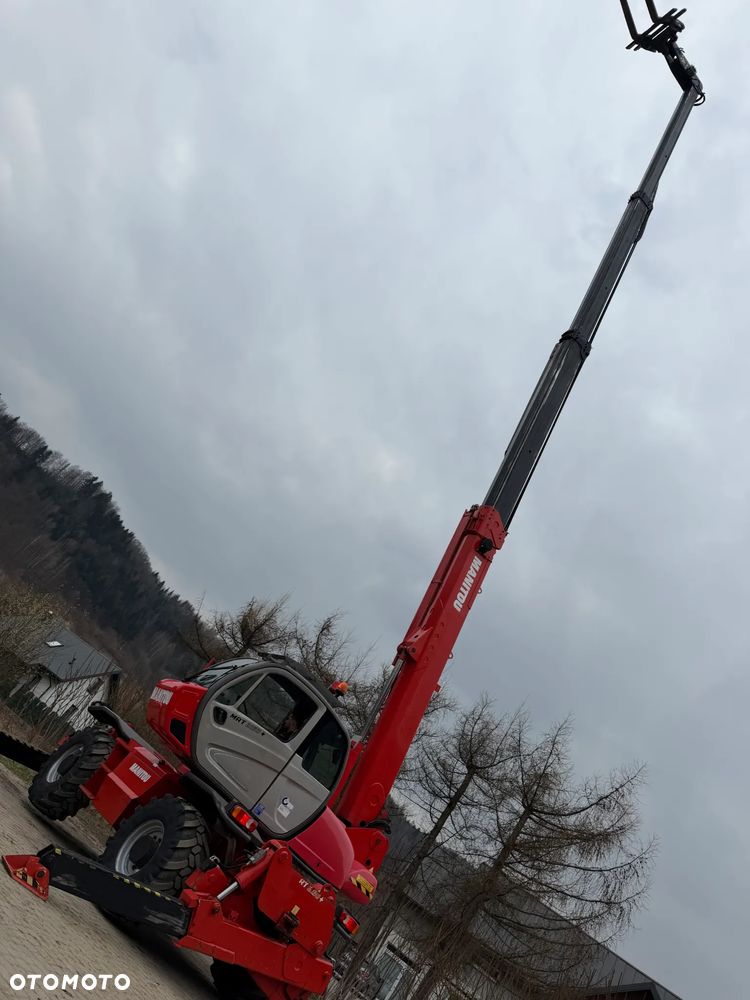 Manitou MRT2150+PRIVILEGE Ładowarka teleskopowa 4x4 ROTO 21metrów. Bez AdBLUE bez DPF. udźwig 5ton jak Nowa z Norwegii 4900mtg. 2015rok. Obrót pełny. Zero luzów wycieków. Zadbana maszyna z Fermy Norweskiej. Silnik 160 Km. AUTEC zdalne sterowanie. Ani deka luzów czy wycieków. Opony jak Nowe. Pełny Oryginał. Niski przebieg. Stabilizatory. Zamki na tłokach. OKAZJA - 18