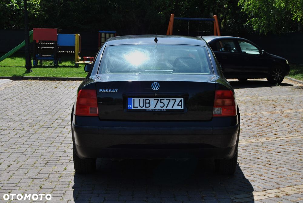 Volkswagen Passat 1.6 - 17