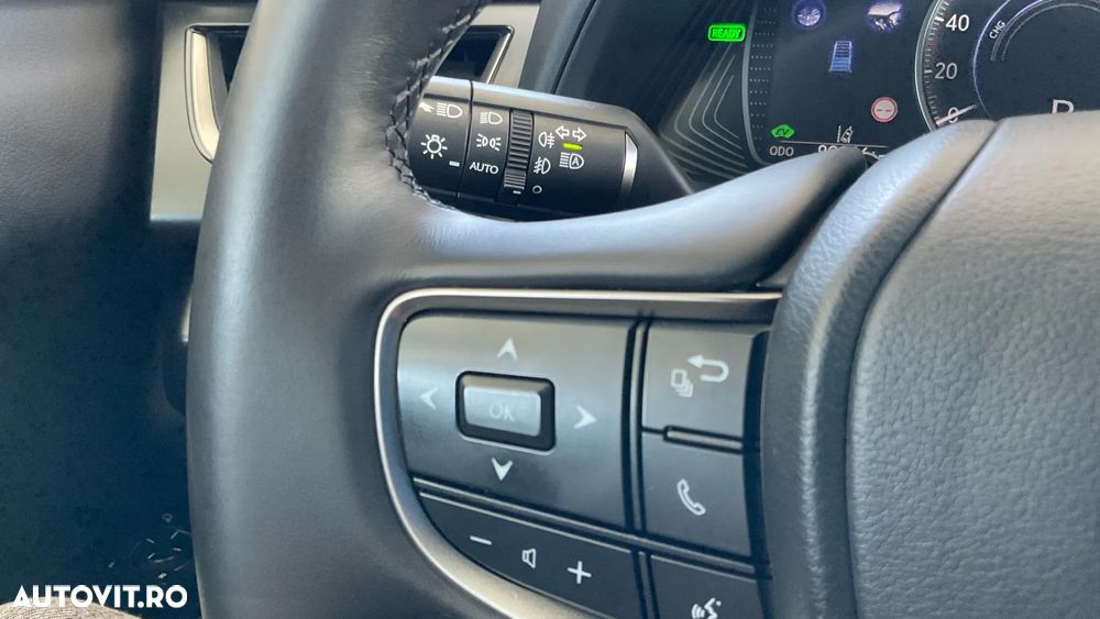 Lexus UX 250h Business Edition - 18