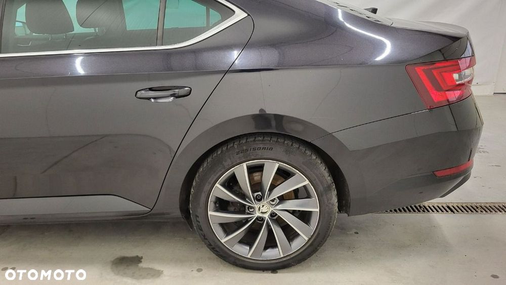 Skoda Superb 2.0 TDI L&K DSG - 9