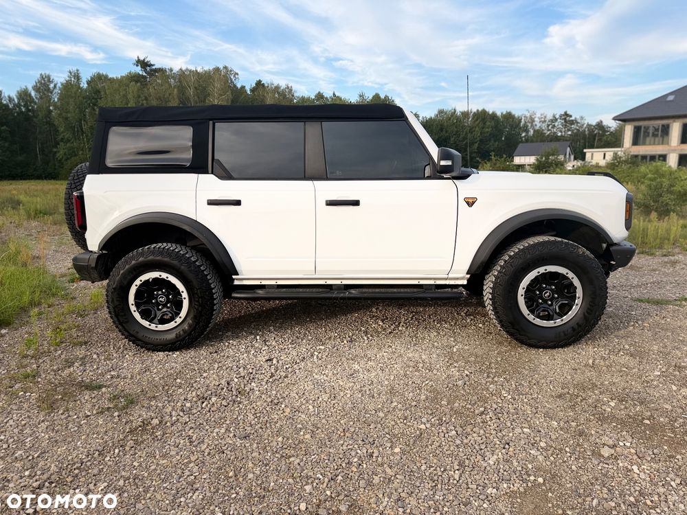 Ford Bronco - 11
