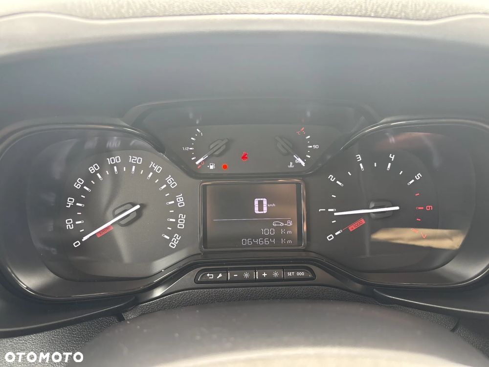 Toyota 1.5 D-4D STANDARD 2,0T ACTIVE - 19