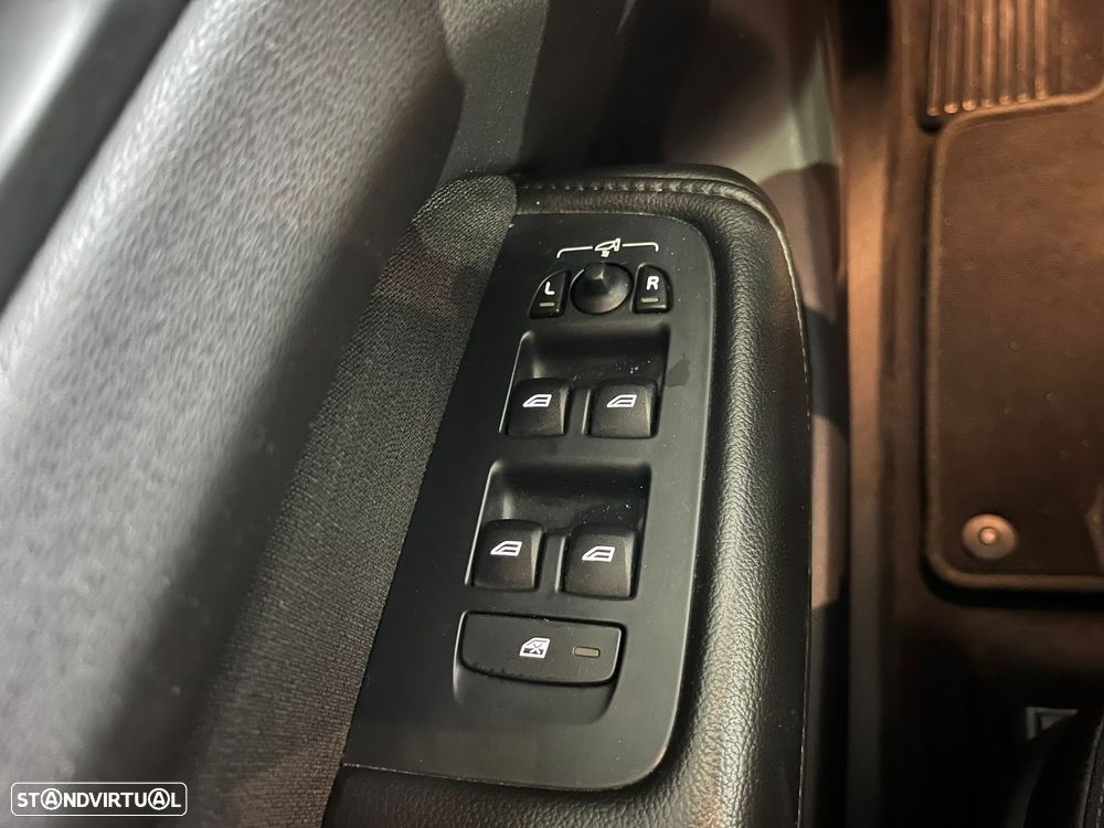 Volvo XC 60 2.0 D4 Momentum Plus - 22