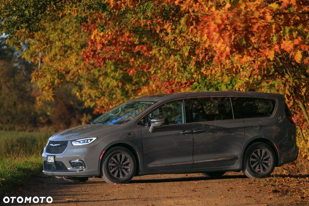 Chrysler Pacifica - 20