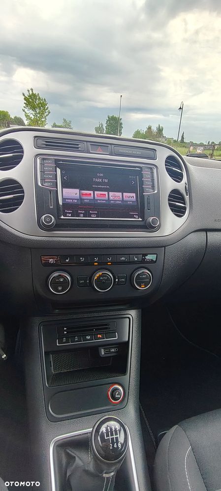 Volkswagen Tiguan 2.0 TDI DPF BlueMotion Technology Lounge Sport & Style - 8