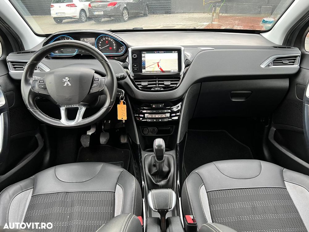 Peugeot 2008 1.2 L PureTech Turbo S&S Allure - 7
