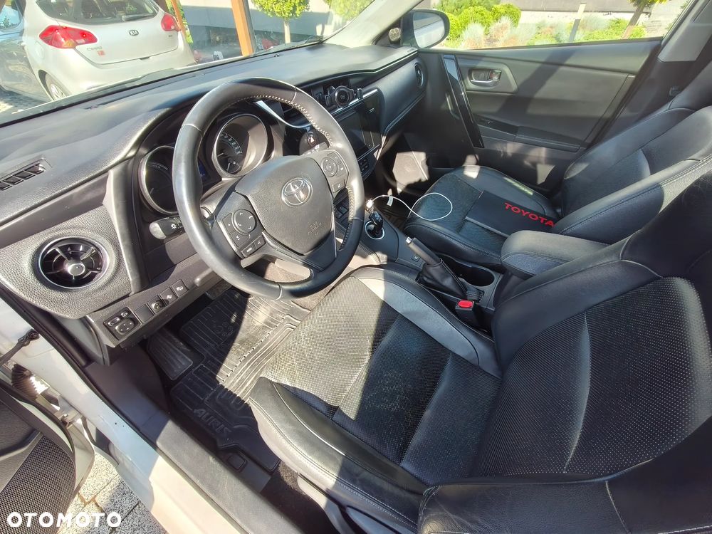 Toyota Auris Hybrid 135 Prestige - 8