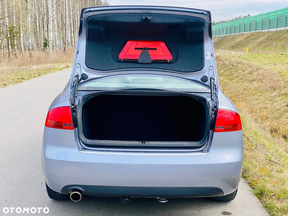 Audi A4 Limousine - 12