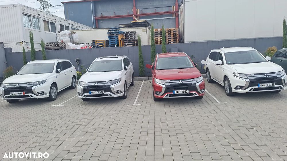 Mitsubishi Outlander PHEV 2.4 L 4X4 Instyle+ - 28