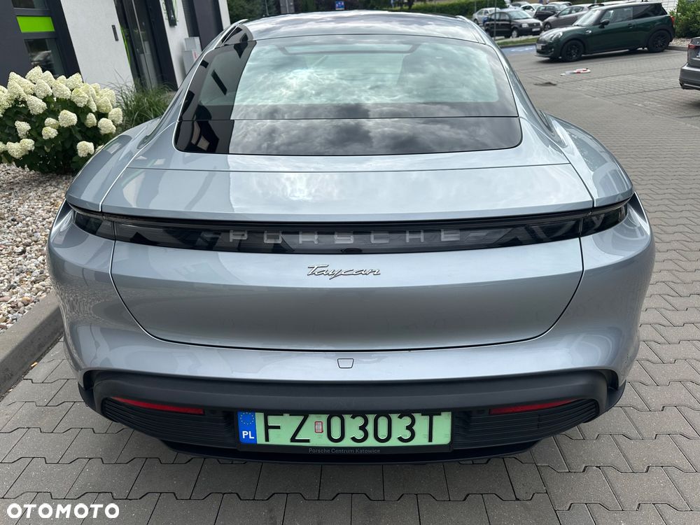 Porsche Taycan 4 - 12
