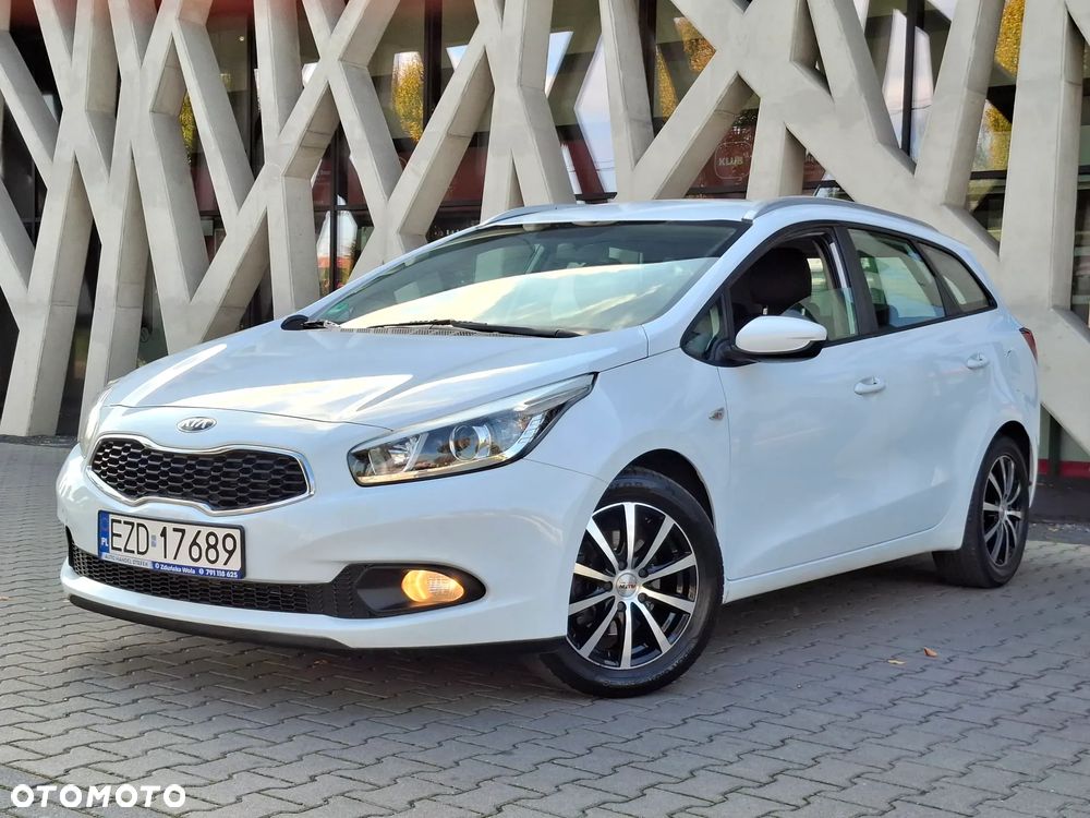 Kia Ceed 1.4 CVVT Dream Team Edition - 4