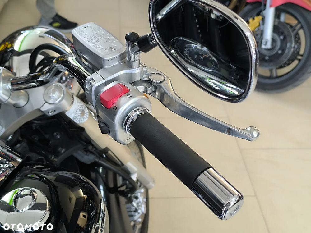 Suzuki Intruder - 18