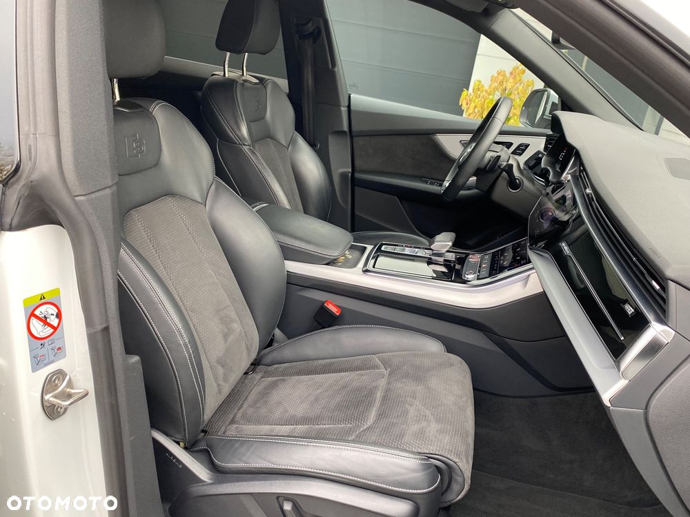 Audi SQ8 - 8