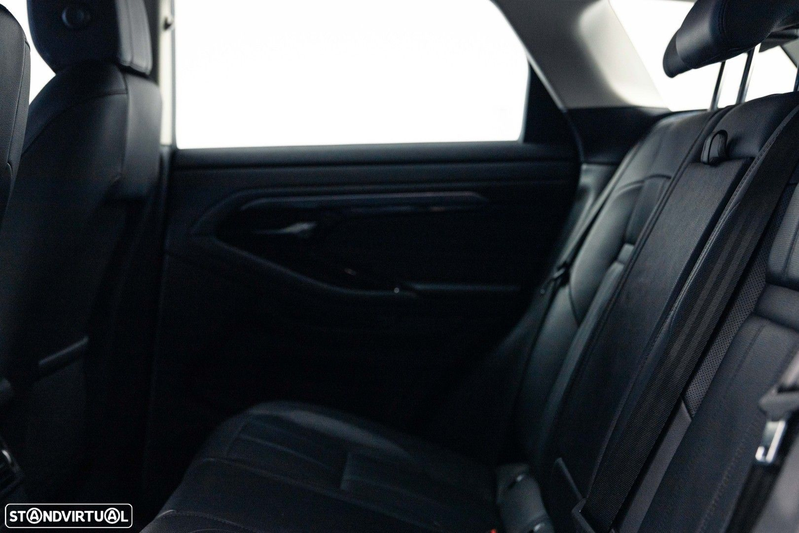Land Rover Range Rover Evoque 1.5 P300e AWD SE Auto - 23