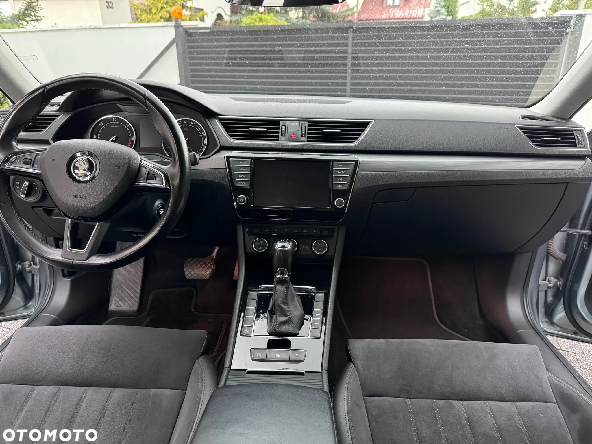 Skoda Superb 2.0 TDI Sportline DSG - 22