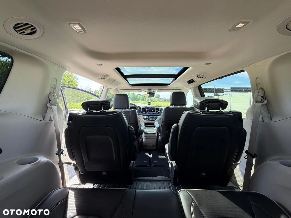 Chrysler Pacifica - 36