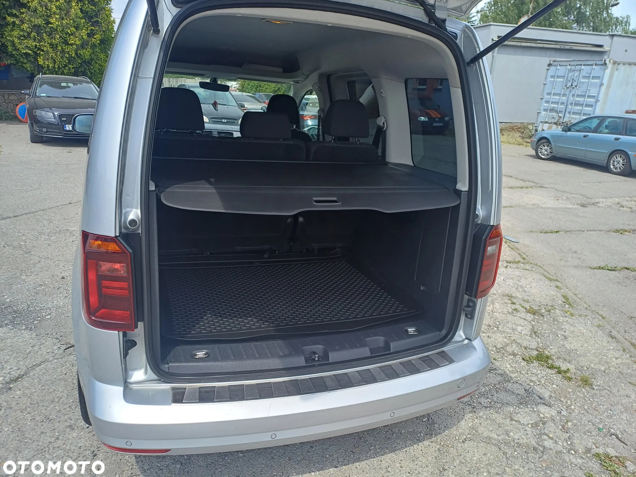 Volkswagen Caddy 2.0 TDI Trendline DSG - 4