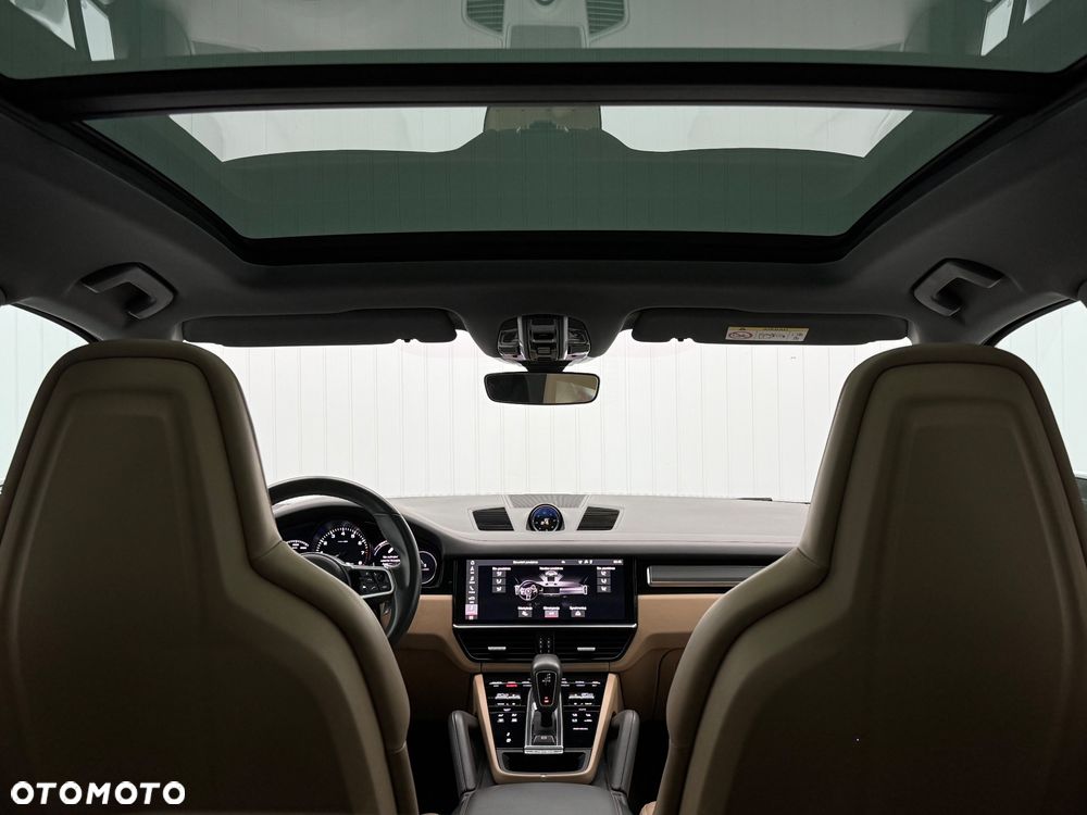 Porsche Cayenne - 32