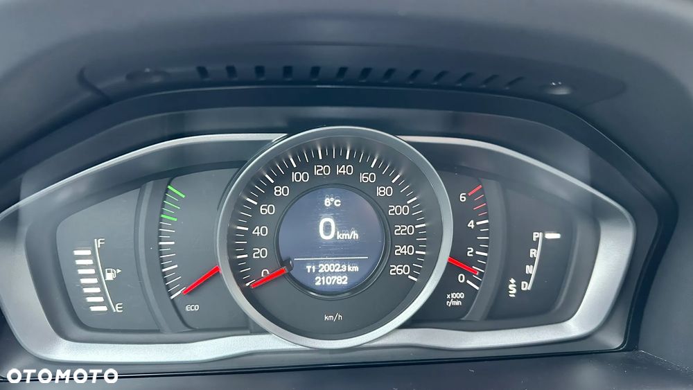 Volvo XC 60 D5 AWD Momentum - 16