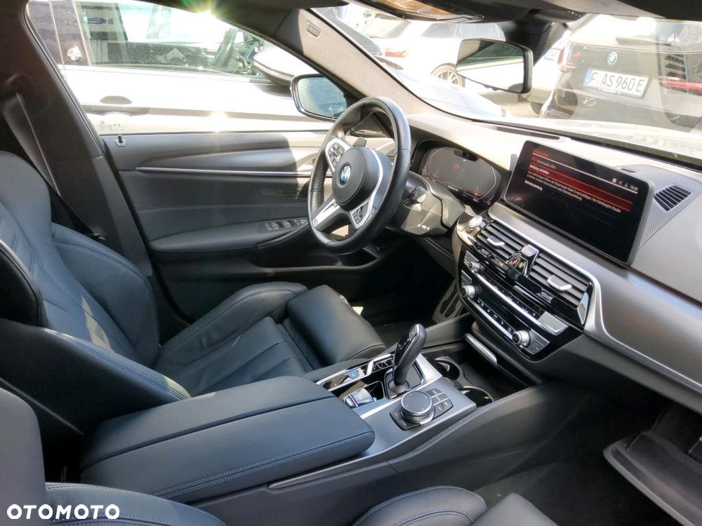 BMW Seria 5 530d xDrive mHEV M Sport sport - 12