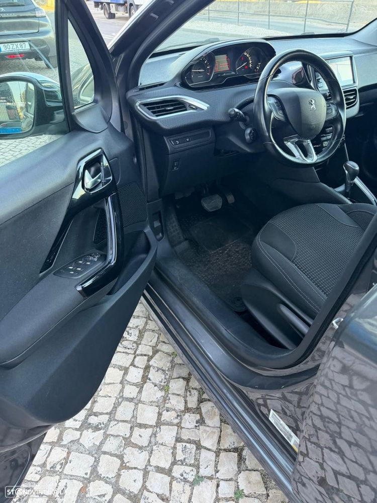 Peugeot 208 1.2 PureTech Style EAT6 - 15