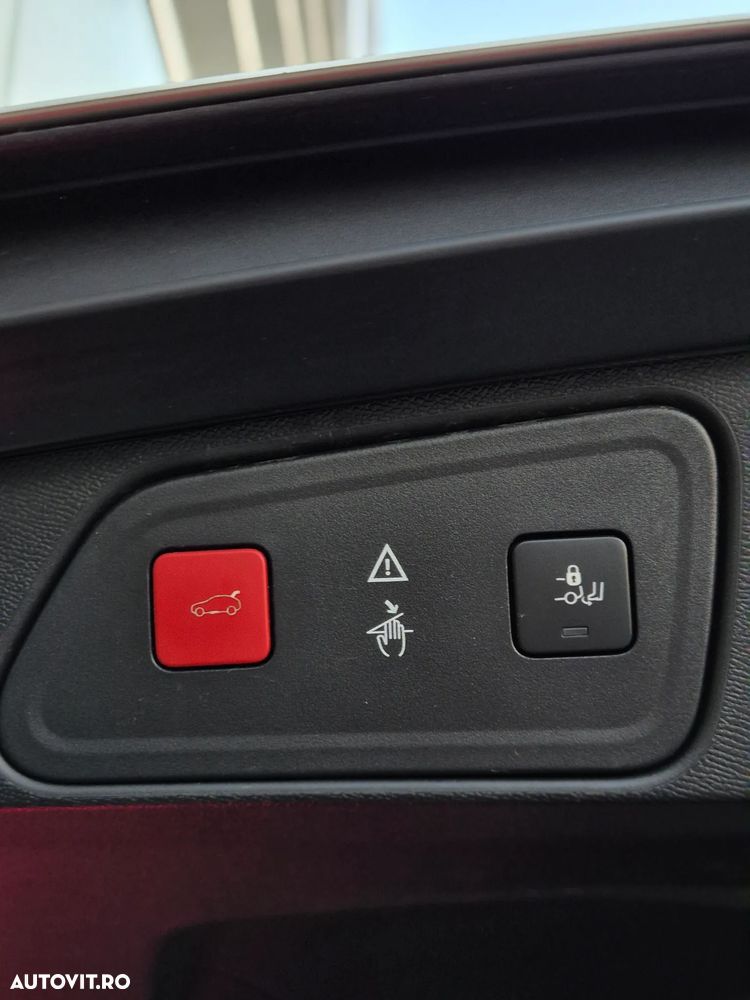 Peugeot 3008 1.2 PureTech Turbo S&S EAT6 GT-Line - 38