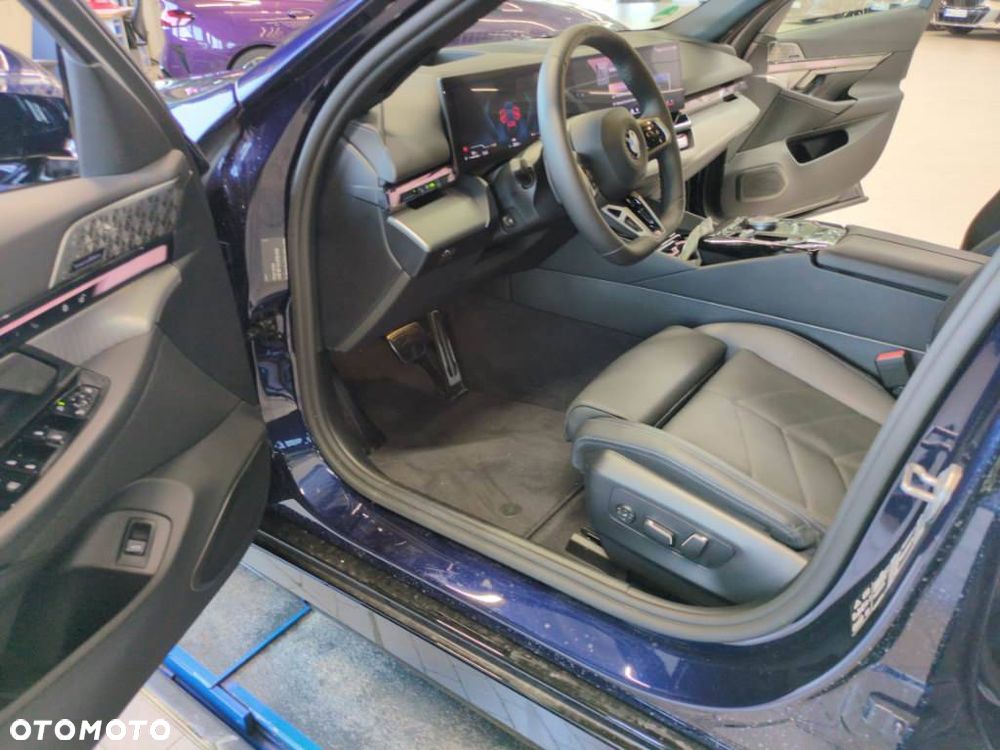BMW Seria 5 540d xDrive mHEV M Sport - 12
