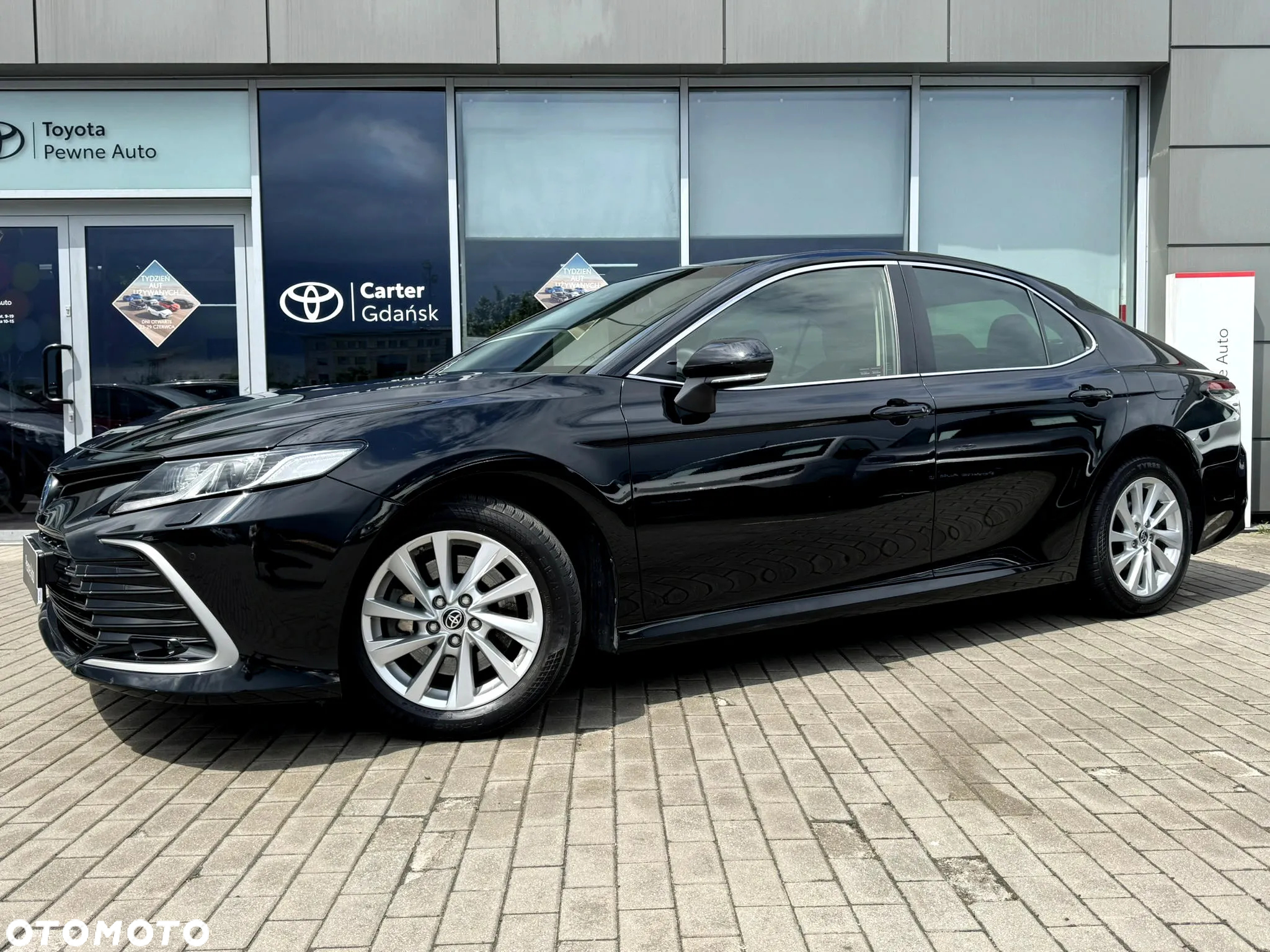 Toyota Camry 2.5 Hybrid Comfort CVT - 2