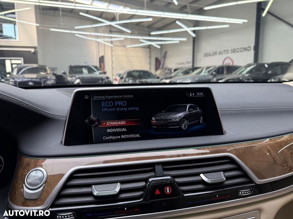 BMW Seria 7 740e iPerformance - 25