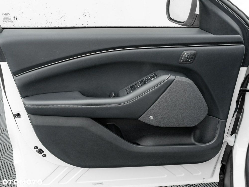 Ford Mustang Mach-E 98kWh RWD - 12