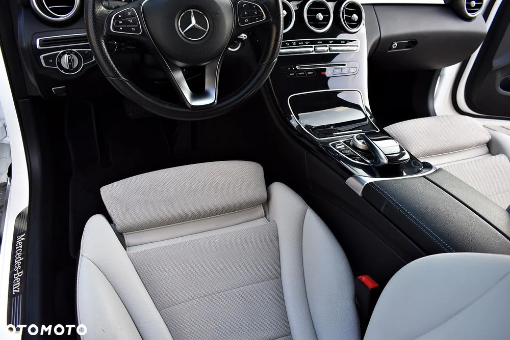 Mercedes-Benz Klasa C 180 9G-TRONIC Exclusive - 37