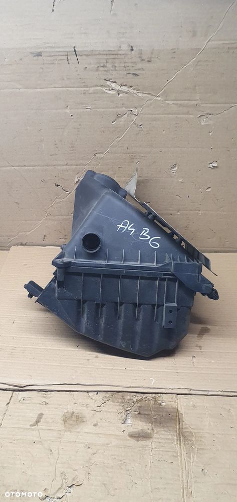 Obudowa filtra powietrza Audi A4 B6 06B000183 06B133837AE - 2