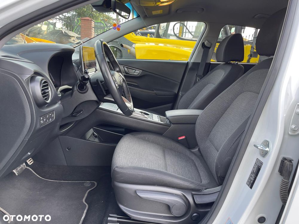 Hyundai Kona 64kWh Premium - 25