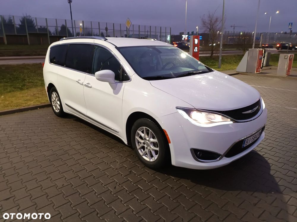 Chrysler Pacifica - 13