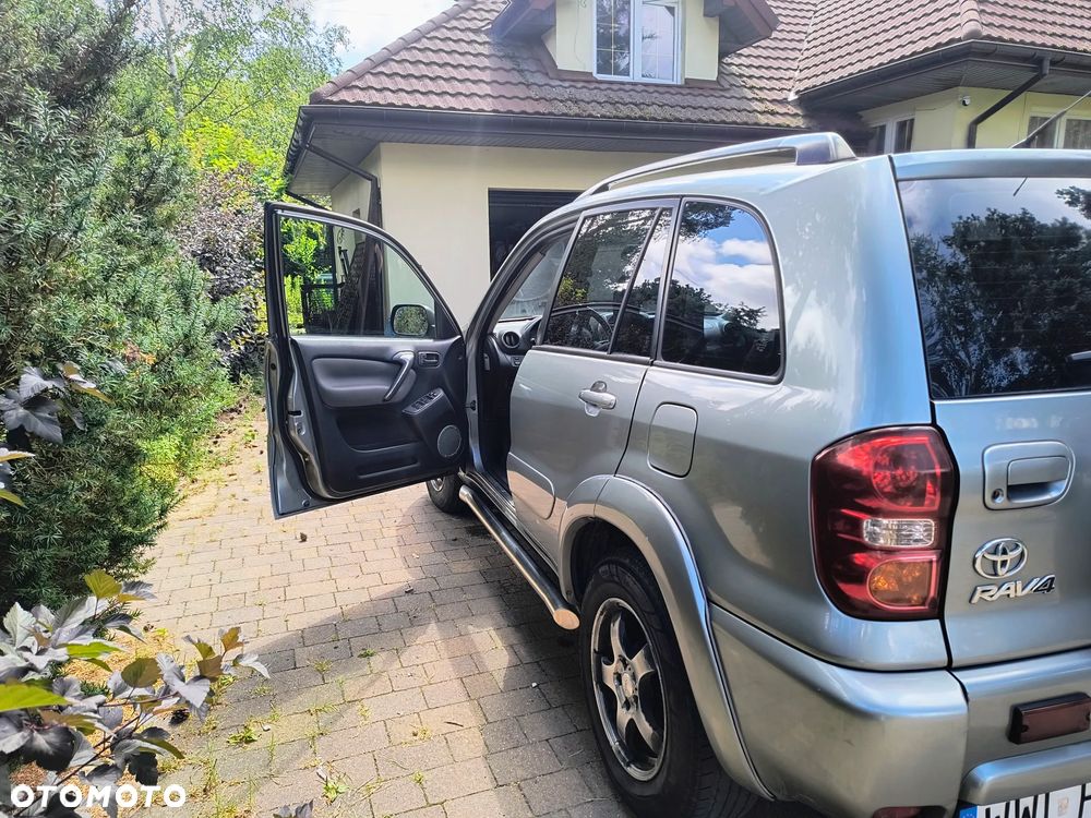 Toyota RAV4 2.0 D-4D 4x4 - 2