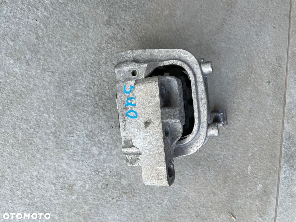 ŁAPA SILNIKA VOLKSWAGEN GOLF VII 1.6 TDI   5Q0199262 DE - 3
