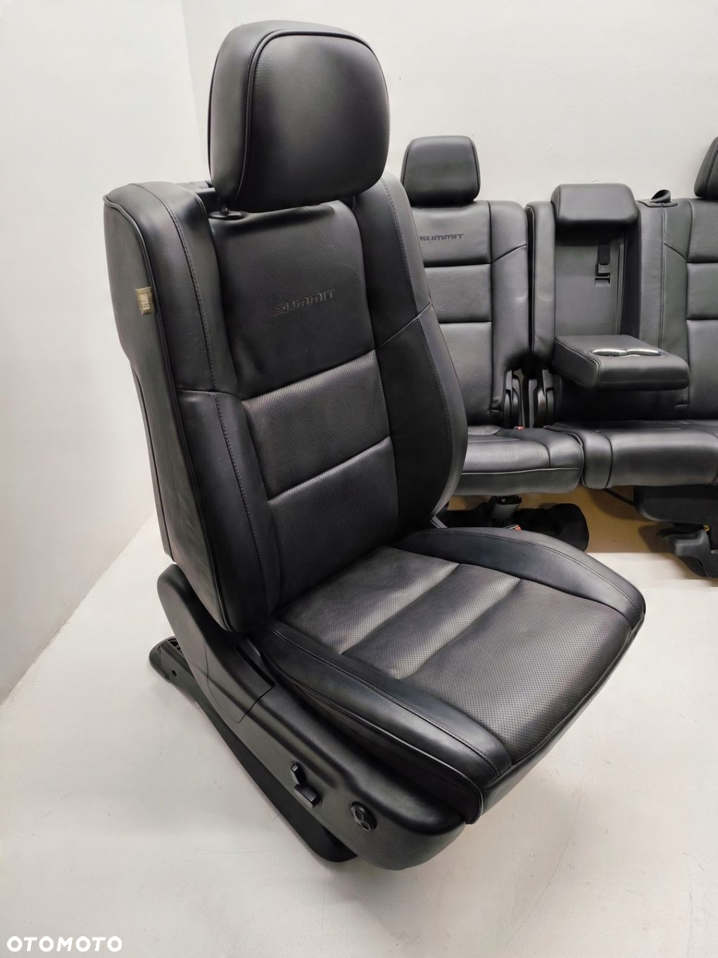JEEP GRAND CHEROKEE WK2 SUMMIT FOTELE KANAPA MONITORY SKÓRA - 3