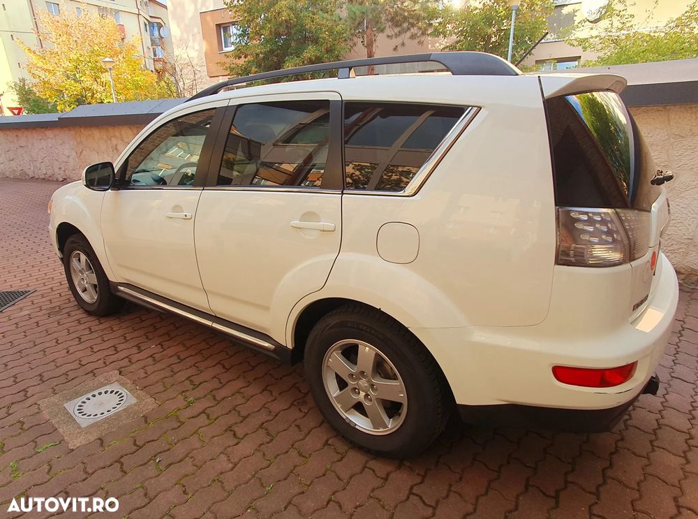 Mitsubishi Outlander 2012 photo 4