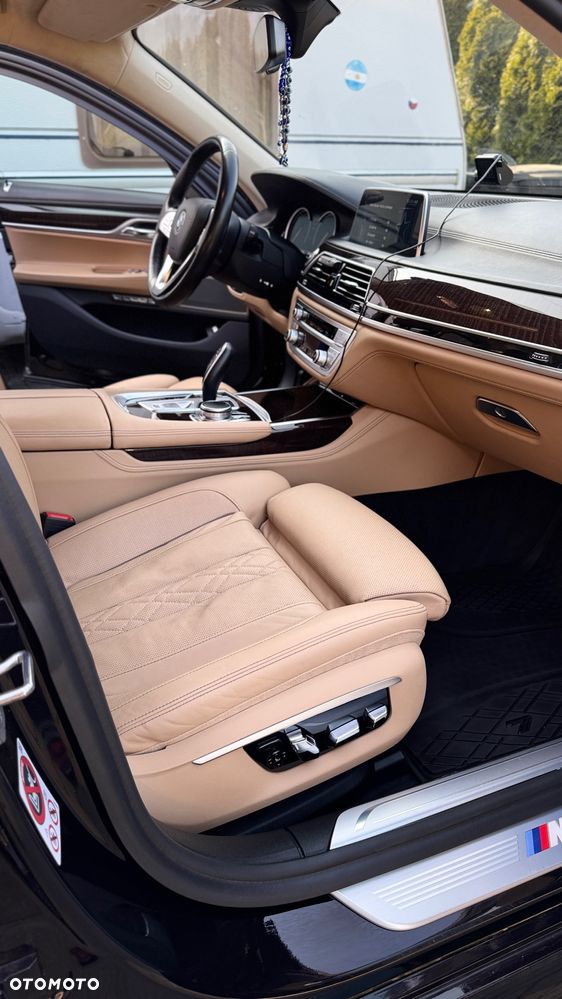 BMW Seria 7 750i xDrive - 19