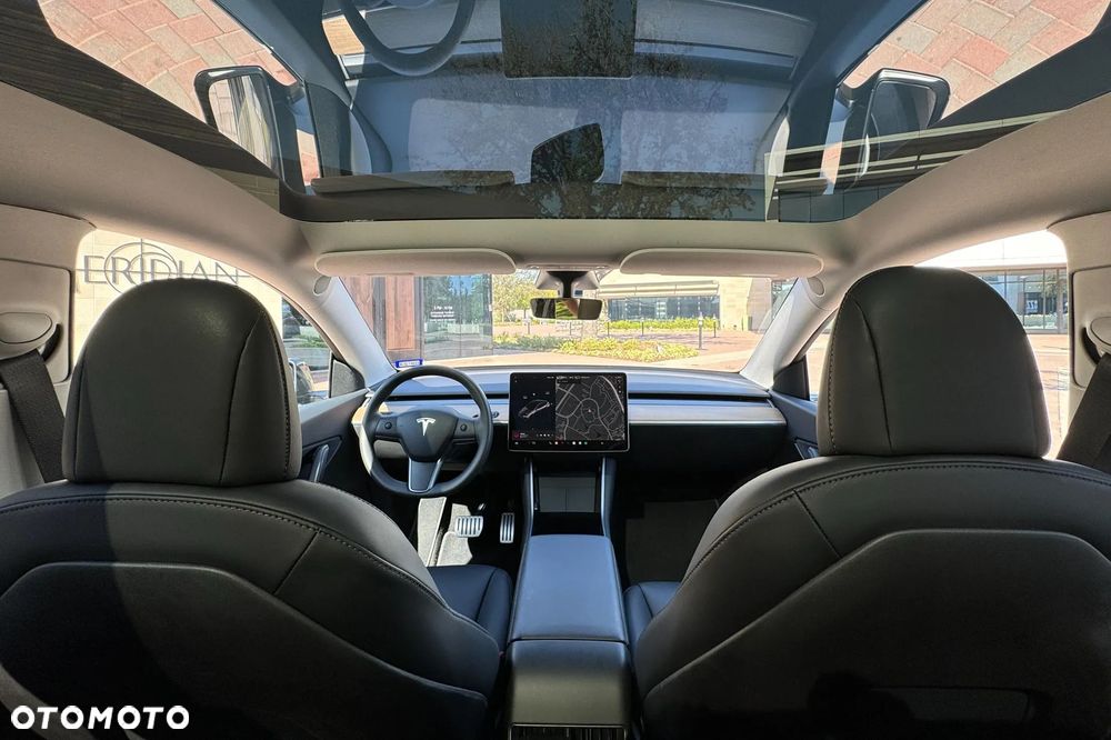 Tesla Model Y Long Range Dual Motor AWD - 9