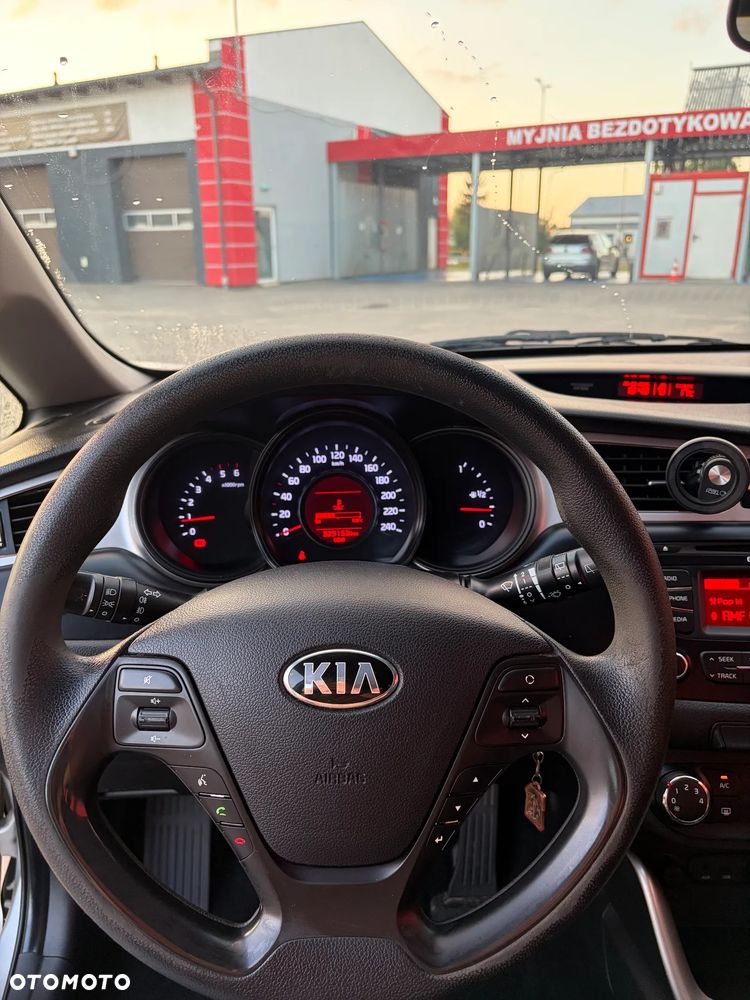 Kia Ceed - 33