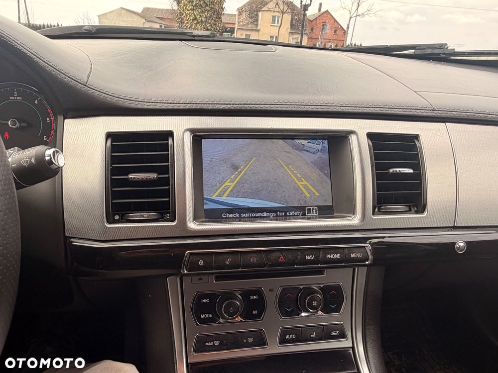 Jaguar XF 2.2 D Premium Luxury - 21