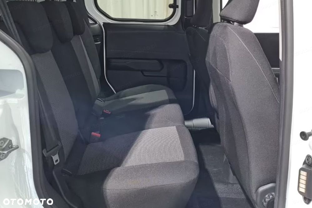 Ford Transit Courier - 13