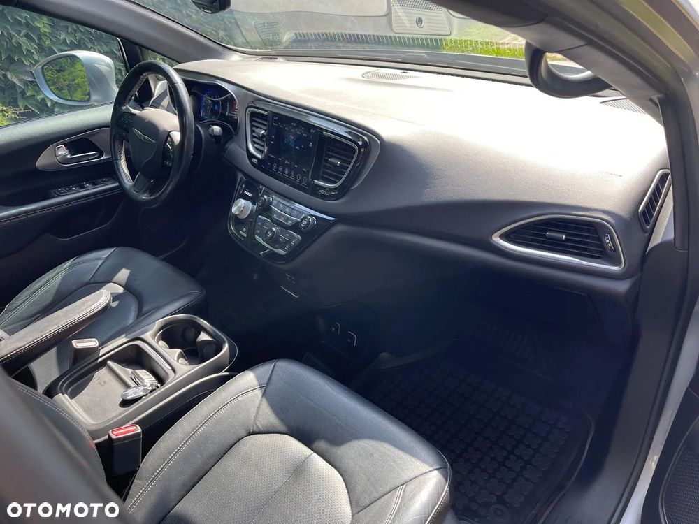 Chrysler Pacifica - 10
