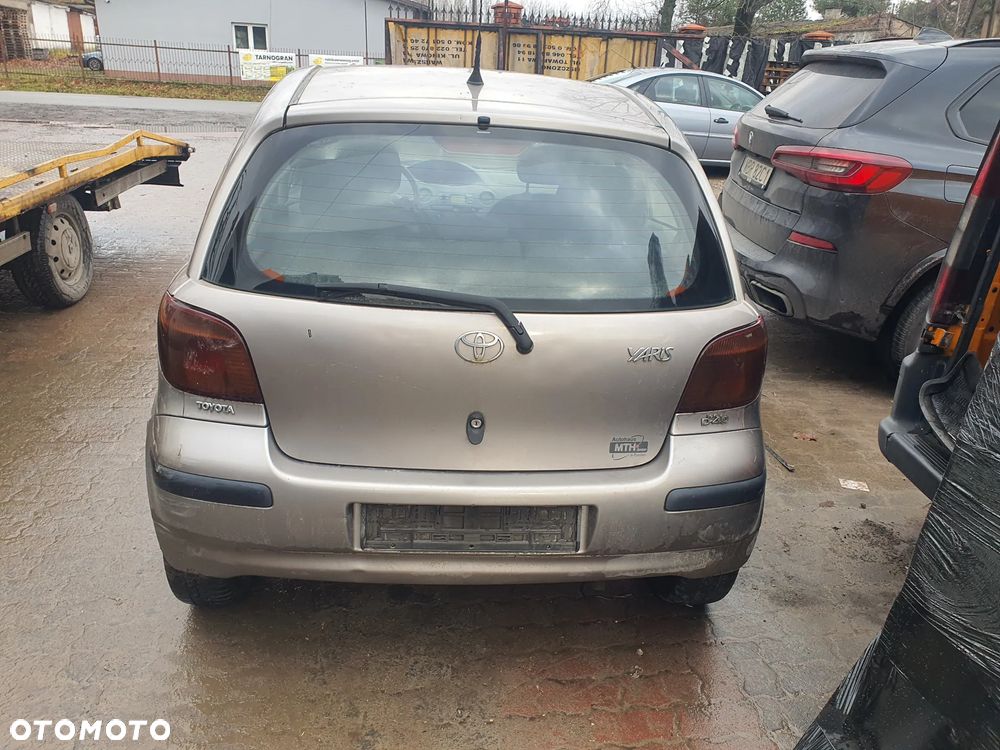 toyota yaris I lift 1d2 maska zderzak lampa grill błotnik drzwi zbiornik paliwa szyba lusterko - 4